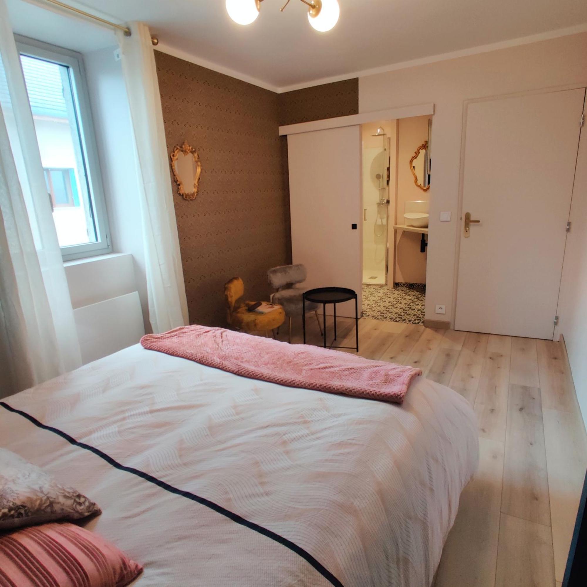 ホテル Au Coin Du Chemin シャンベリ 部屋 写真
